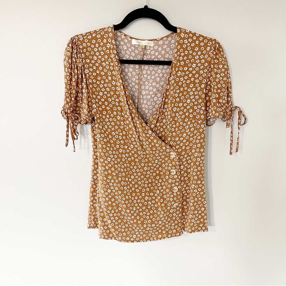 Mimi and daphne floral wrap top mustard brown small